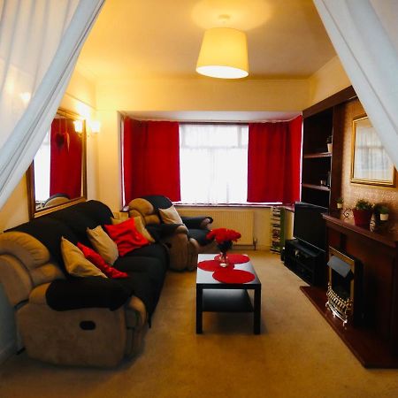South Norwood Spacious 3 Bed House With Parking & Good Transport מראה חיצוני תמונה