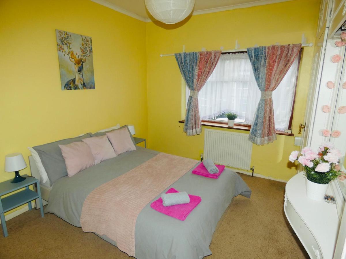 South Norwood Spacious 3 Bed House With Parking & Good Transport מראה חיצוני תמונה