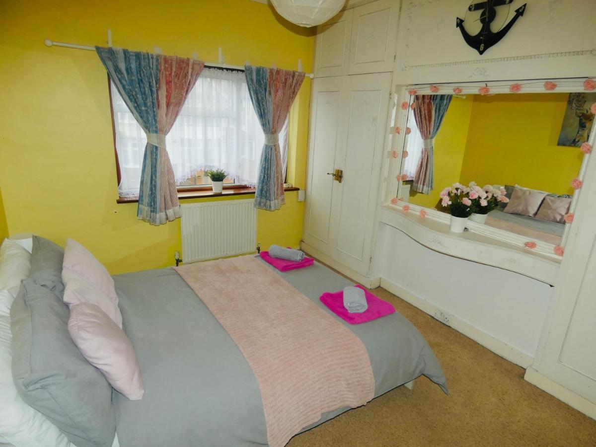 South Norwood Spacious 3 Bed House With Parking & Good Transport מראה חיצוני תמונה